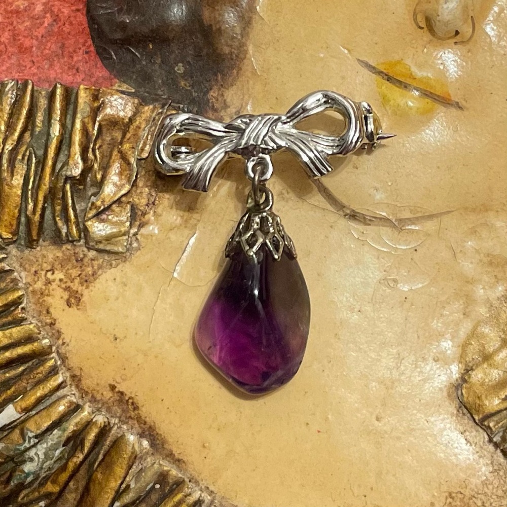 Amethyst ribbon bow brooch